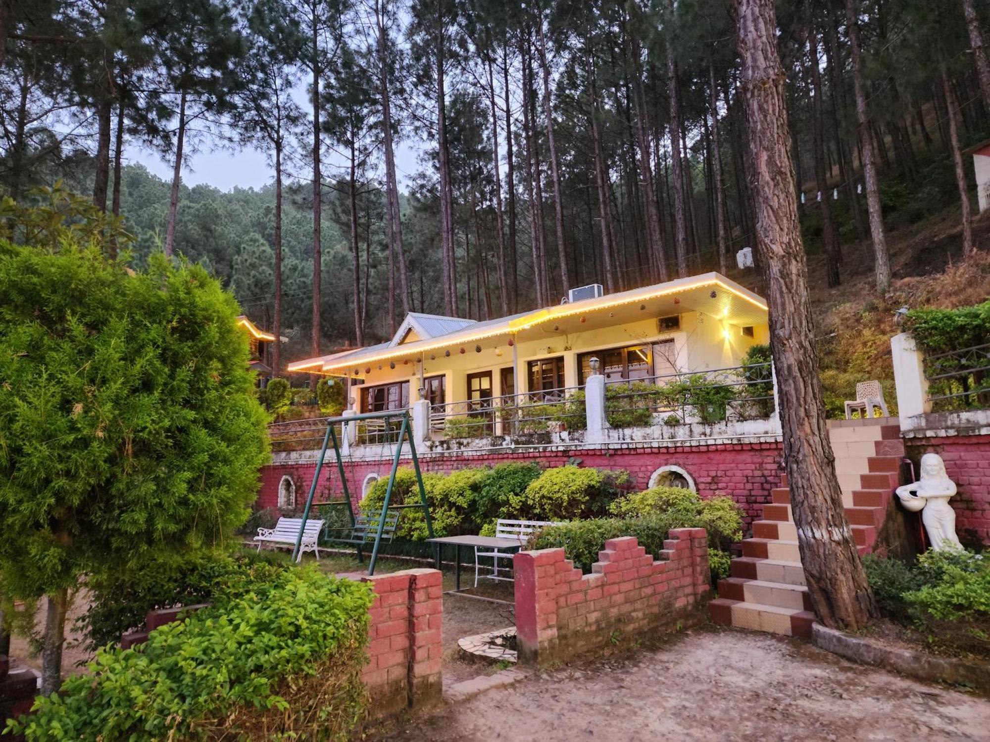 Pine Valley Resort Касаули Экстерьер фото